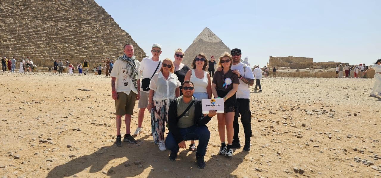 Voyageurs profitant d'une expérience guidée en Égypte avec Hurghada To Go