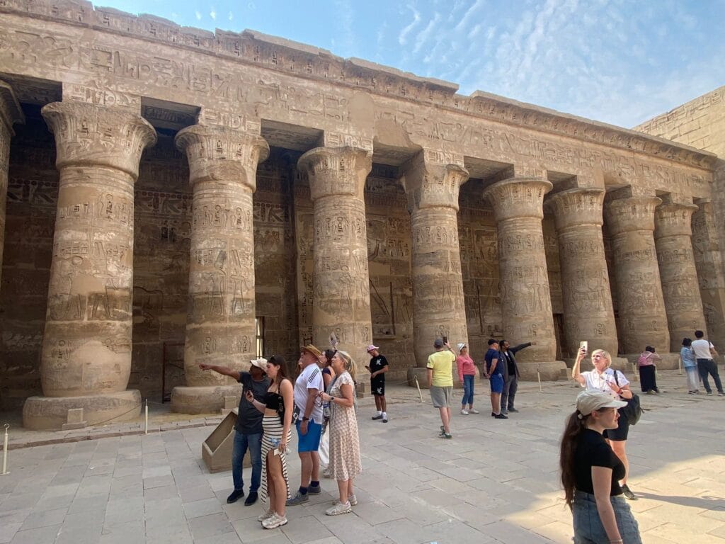 Louxor 1 jour mini van – Une excursion inoubliable au cœur de l’histoire Louxor 1 jour mini van